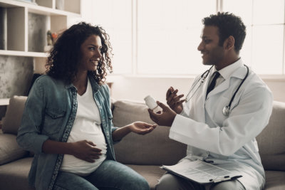 pregnant lady talking with the doctor