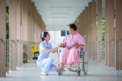 lady nurse talking with the senior patient