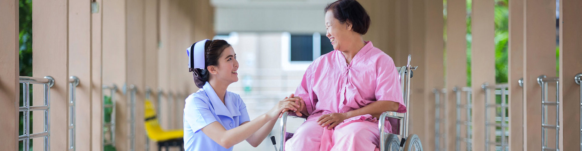 lady nurse talking with the senior patient